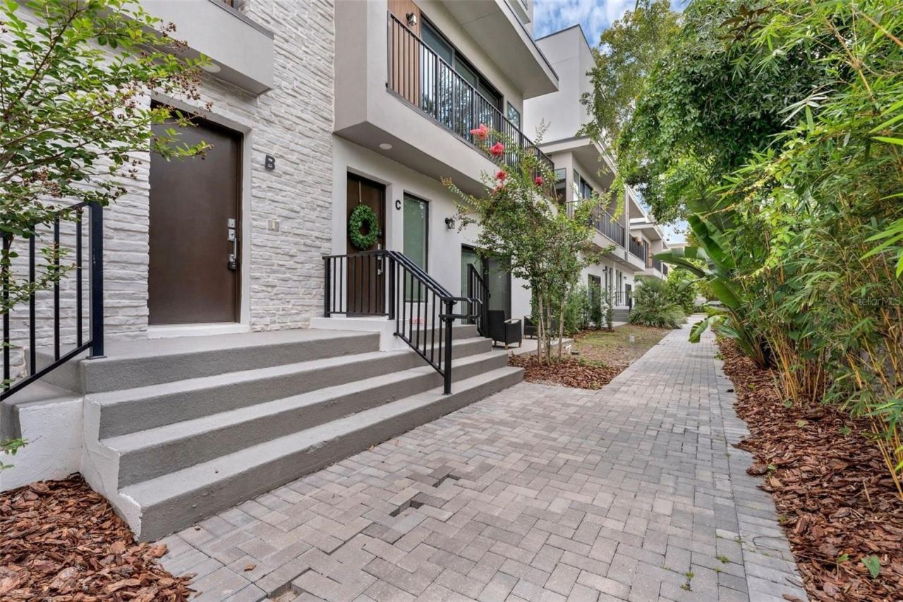 Photo 4 of 48 W Harding St #a, Orlando, FL 32806