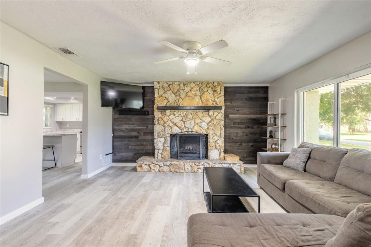 Photo 5 of 490 Woodstock Dr, Port Orange, FL 32127