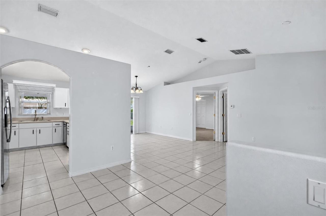 Photo 5 of 25 Potters Ln, Palm Coast, FL 32164