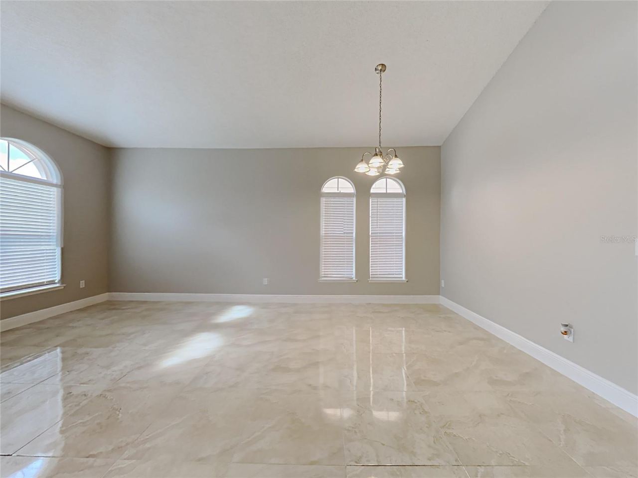 Photo 4 of 2053 Cedar Garden Dr, Orlando, FL 32824