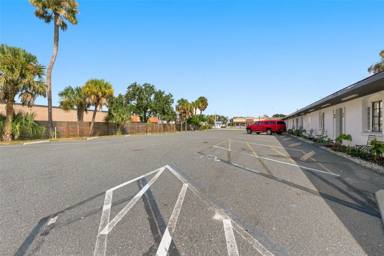Photo 3 of 128 Ridgewood Ave, Holly Hill, FL 32117