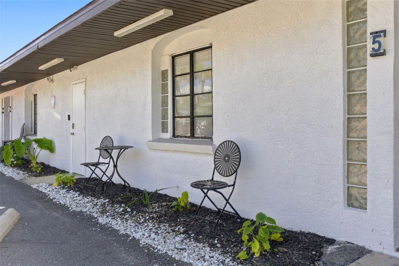 Photo 4 of 128 Ridgewood Ave, Holly Hill, FL 32117