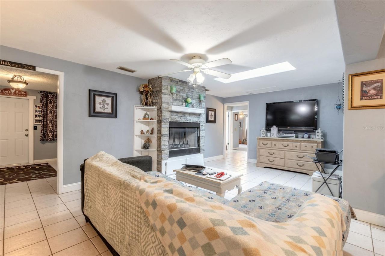 Photo 4 of 1941 Forest Ave, Daytona Beach, FL 32119