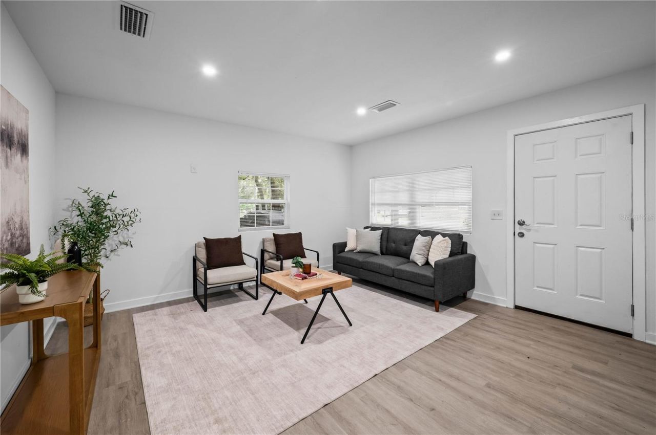 Photo 3 of 4737 Halliday Ln, Orlando, FL 32810