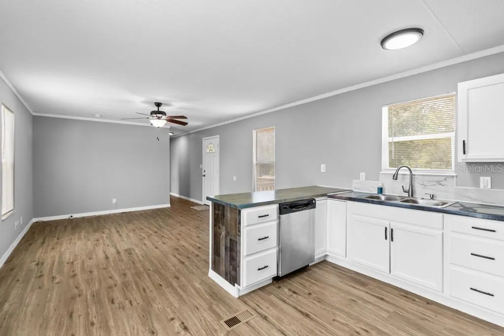 174 Union Ave photo 5
