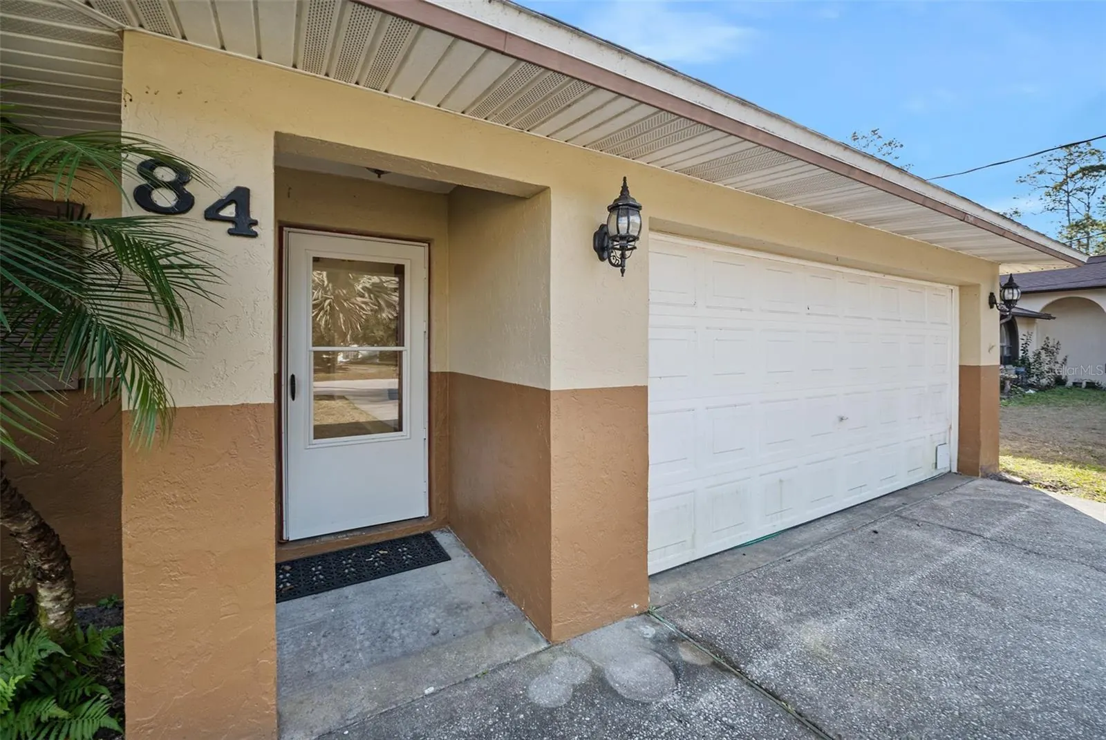 84 Raemoor Dr photo 3