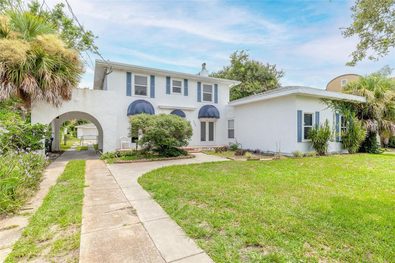 Photo 2 of 724 N Oleander Ave, Daytona Beach, FL 32118