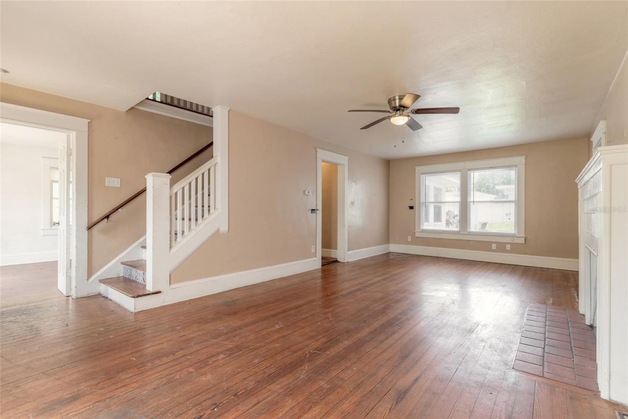 Photo 3 of 724 N Oleander Ave, Daytona Beach, FL 32118