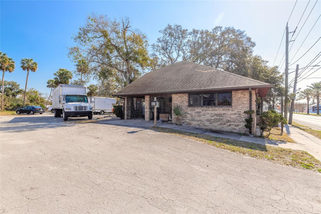 Photo 2 of 631 N Ridgewood Ave, Daytona Beach, FL 32114