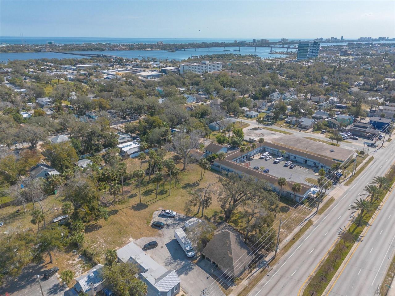 Photo 3 of 629 N Ridgewood Ave, Daytona Beach, FL 32114