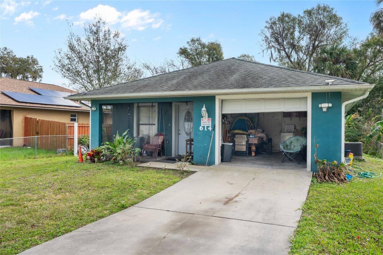 Photo 3 of 614 Washington St, New Smyrna Beach, FL 32168