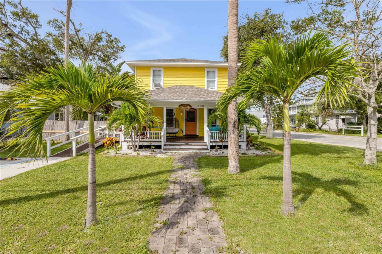 200 Live Oak St, New Smyrna Beach