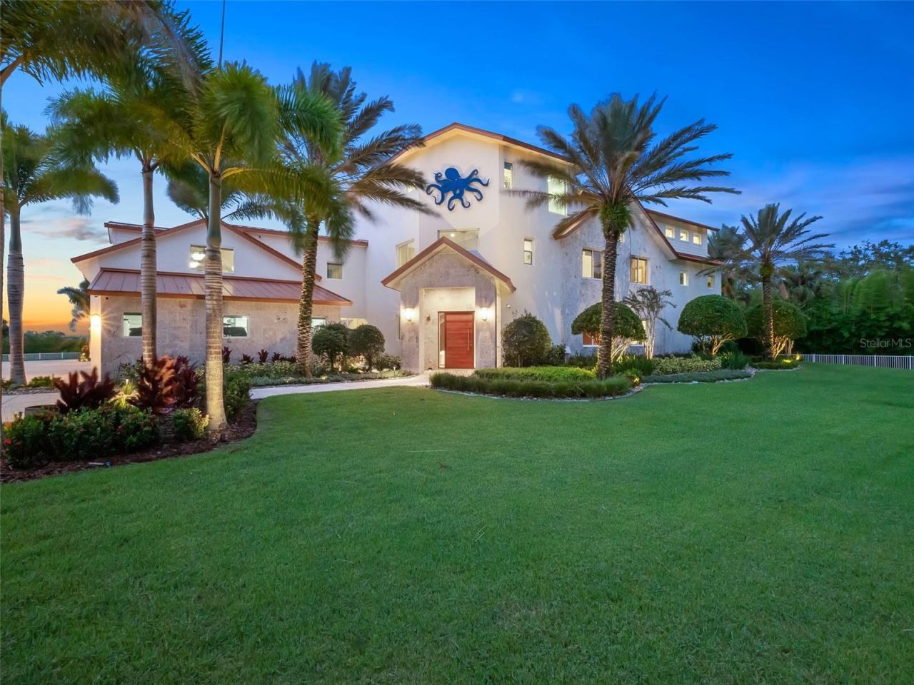 Photo 2 of 1511 S Riverside Dr, New Smyrna Beach, FL 32168