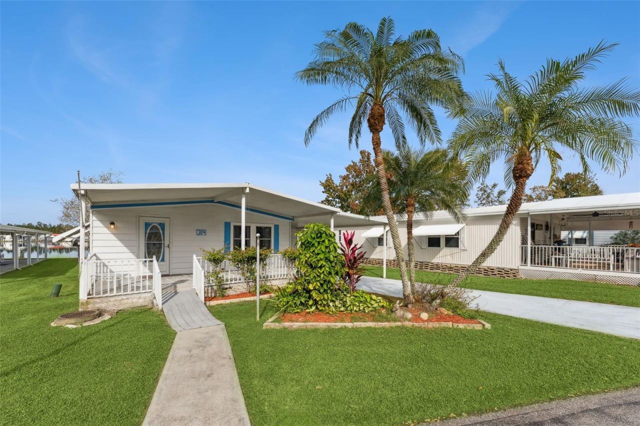 Photo 2 of 314 Lakeview Dr, Osteen, FL 32764