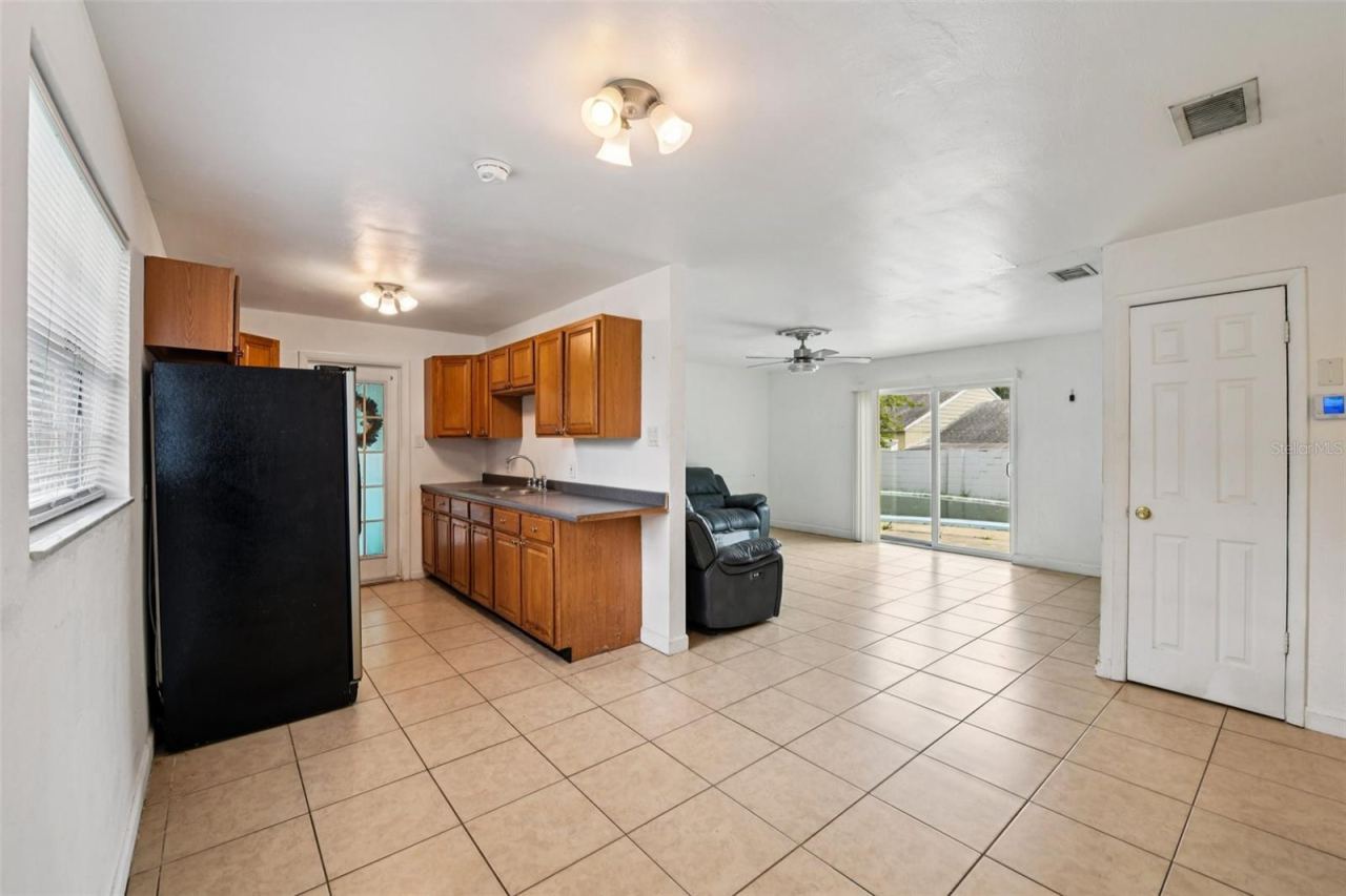 Photo 5 of 911 Shady Park Ter, Daytona Beach, FL 32117