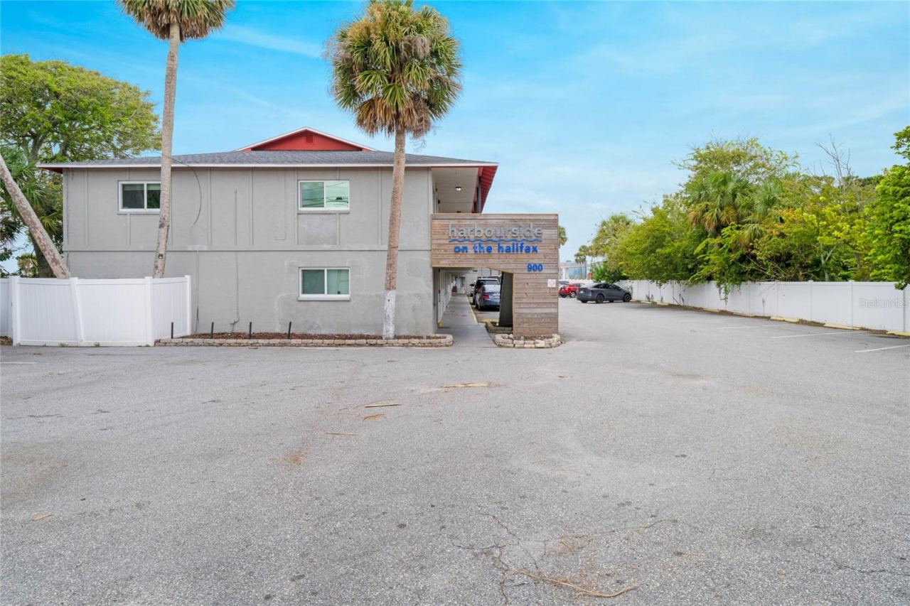 900 S Peninsula Dr #207, Daytona Beach
