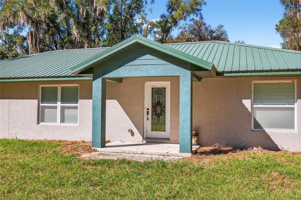 Photo 3 of 201 N West St, Interlachen, FL 32148