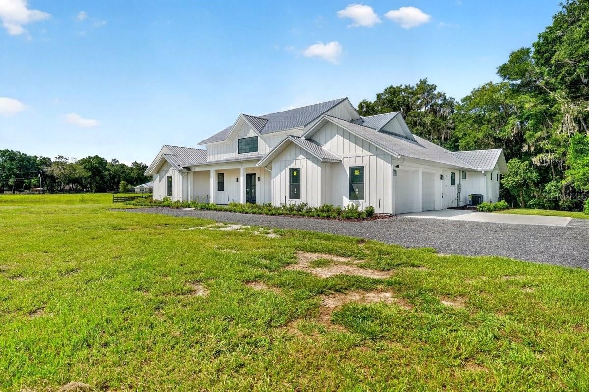 Photo 2 of 1624 Greens Dairy Rd, Deland, FL 32720