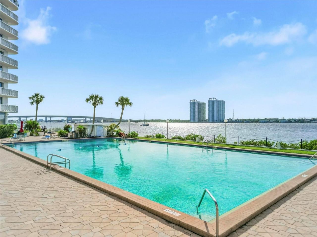 Photo 2 of 925 N Halifax Ave #103, Daytona Beach, FL 32118