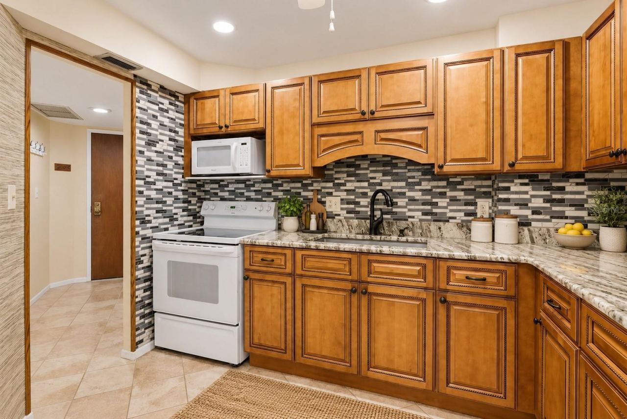 Photo 5 of 925 N Halifax Ave #103, Daytona Beach, FL 32118