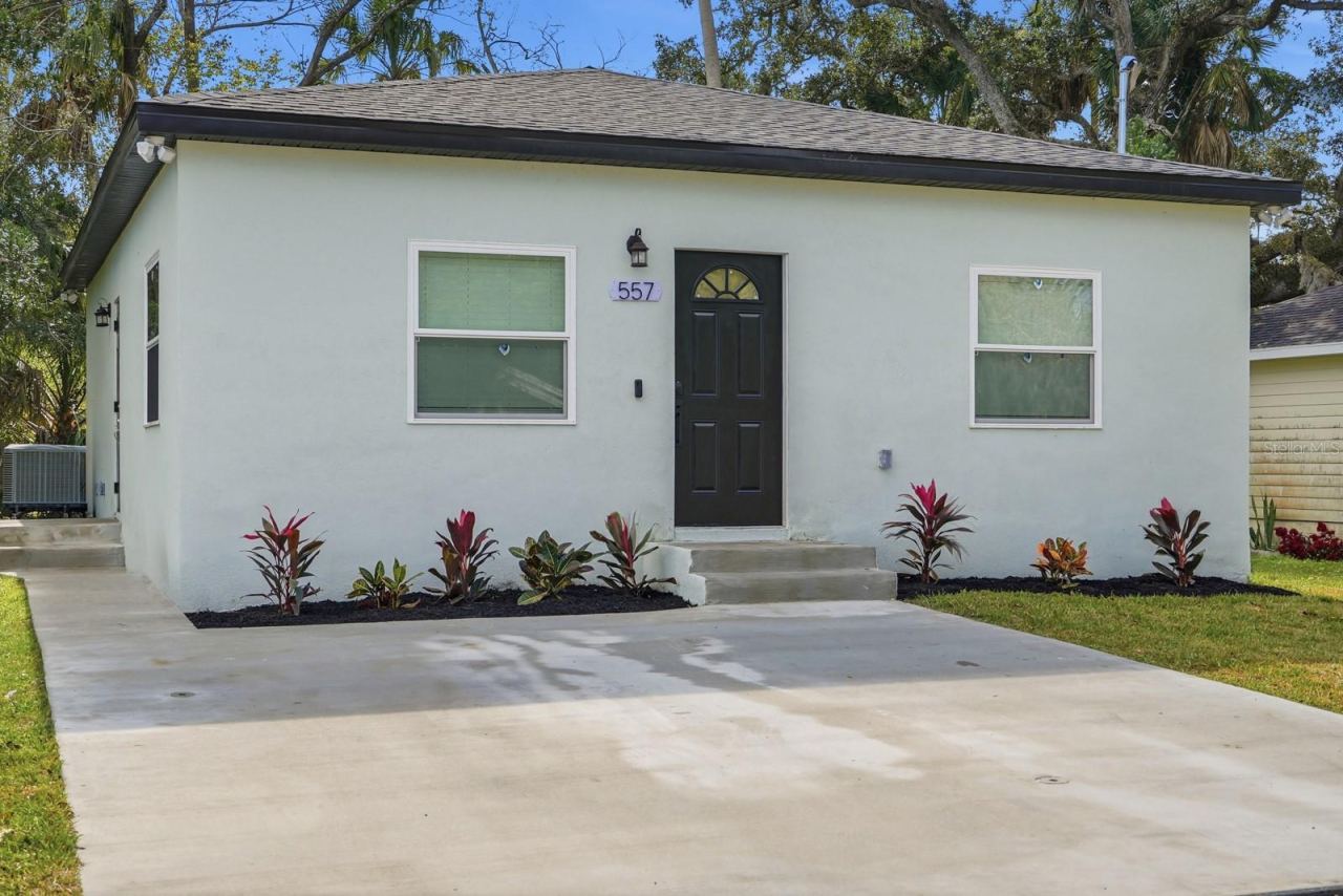 Photo 2 of 557 Live Oak Ave, Daytona Beach, FL 32114