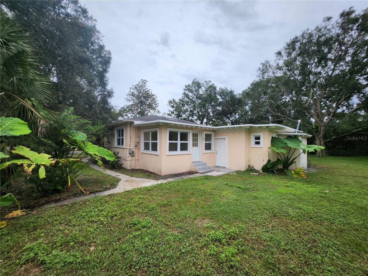 486 Oak St, New Smyrna Beach