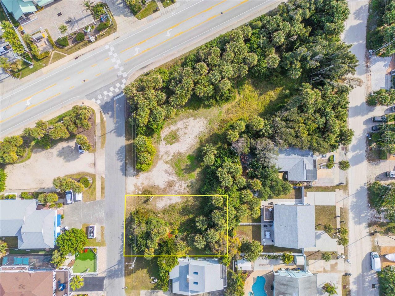 Photo 3 of 833 Maralyn Ave, New Smyrna Beach, FL 32169
