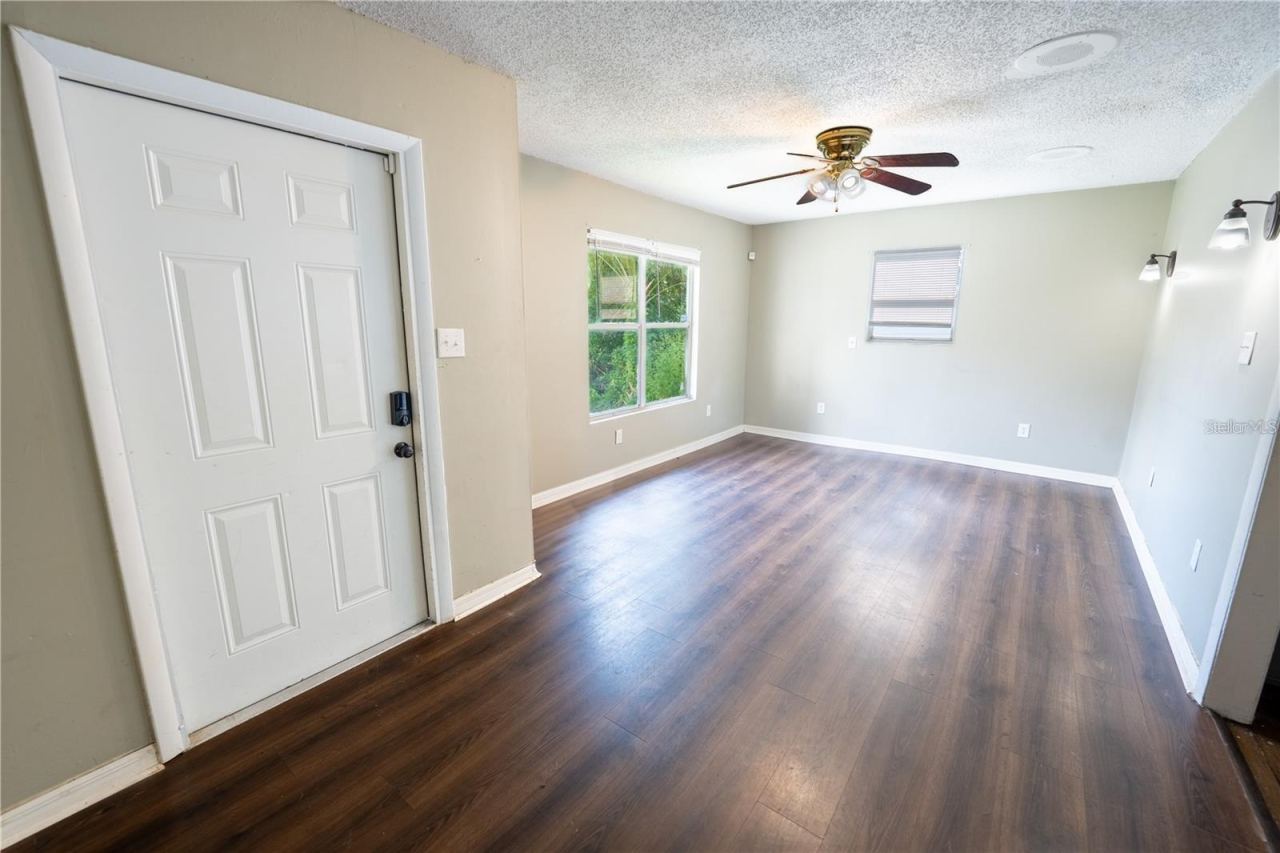 Photo 2 of 535 W Division St, Deland, FL 32720