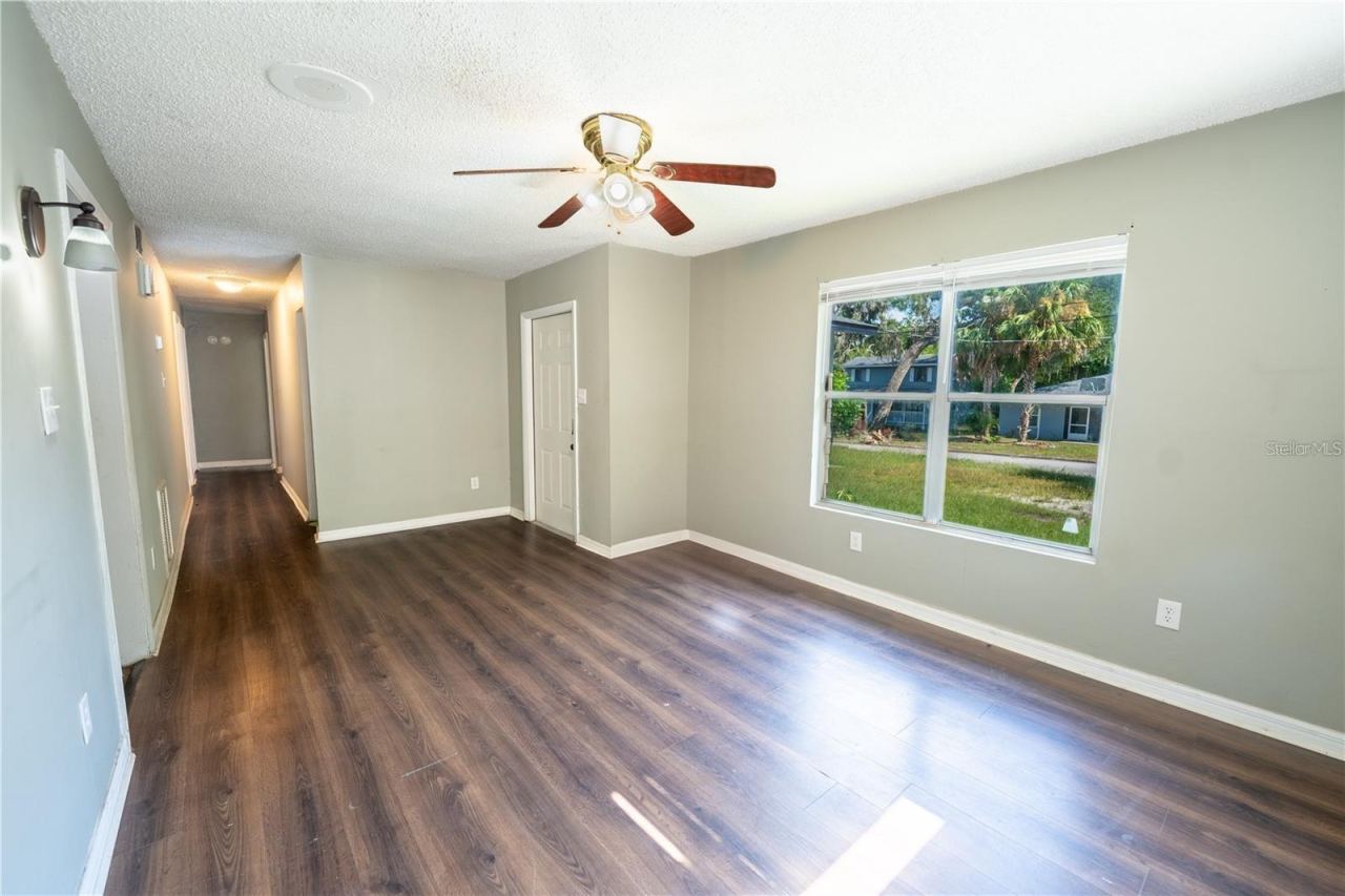 Photo 3 of 535 W Division St, Deland, FL 32720