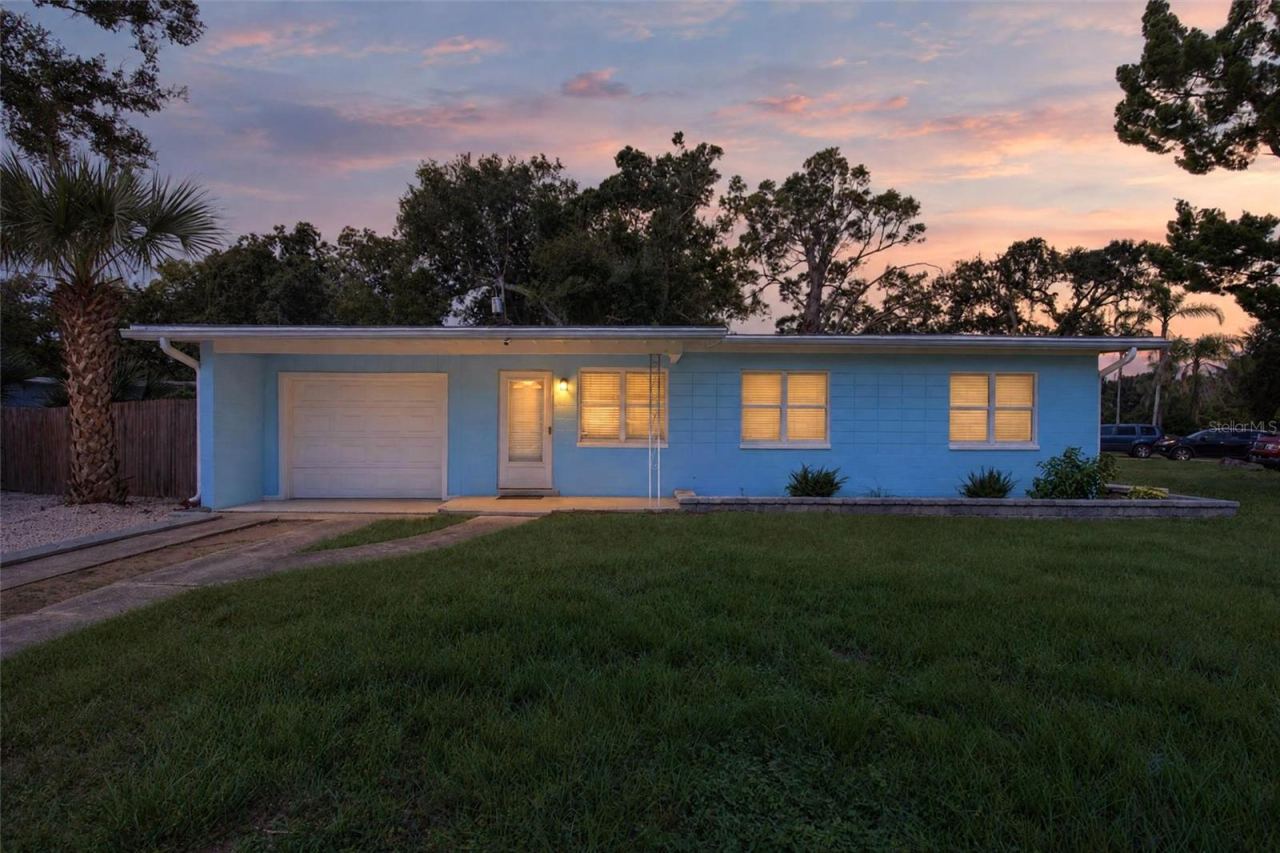 Photo 2 of 450 Card Ave, Holly Hill, FL 32117
