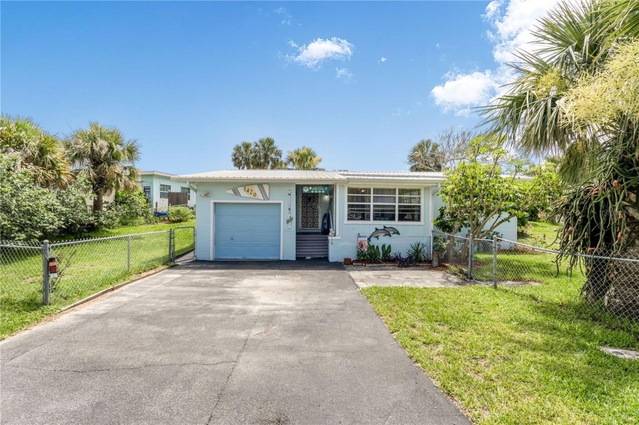 Photo 3 of 1420 N Grandview Ave, Daytona Beach, FL 32118