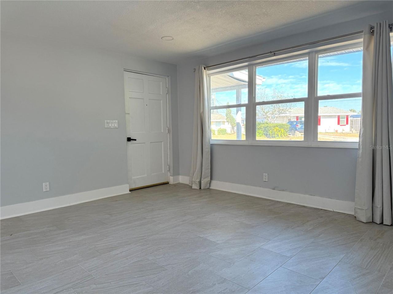 Photo 2 of 26 Hibiscus Dr, Ormond Beach, FL 32176