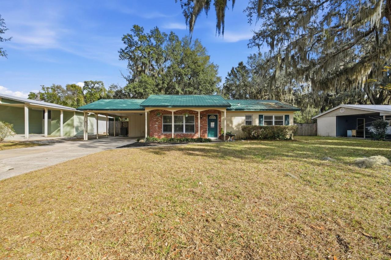 Photo 3 of 133 Crestwood Ave, Palatka, FL 32177