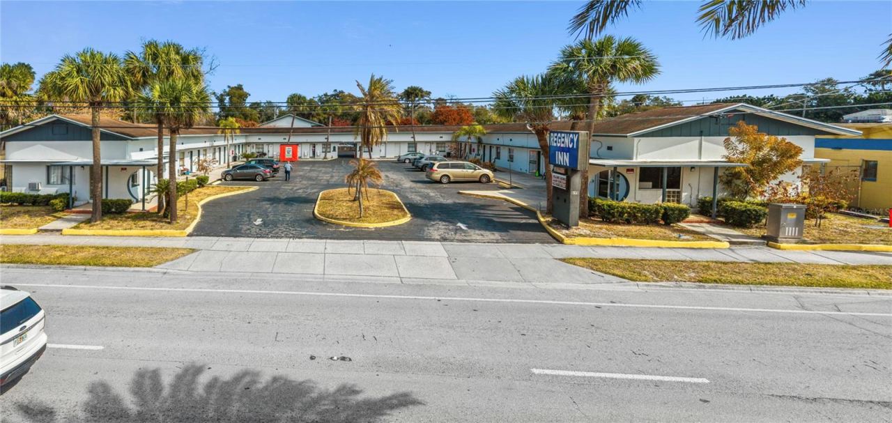 Photo 3 of 619 N Ridgewood Ave, Daytona Beach, FL 32114