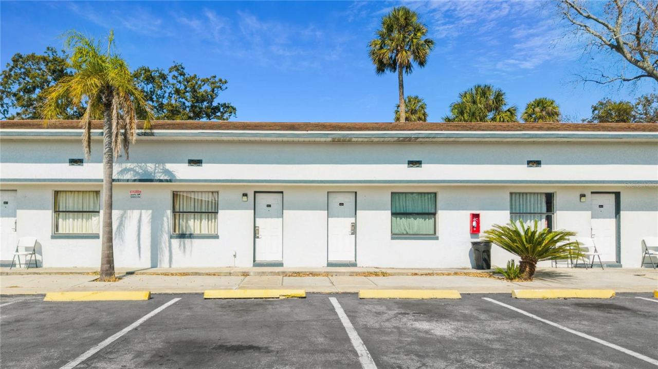 Photo 5 of 619 N Ridgewood Ave, Daytona Beach, FL 32114