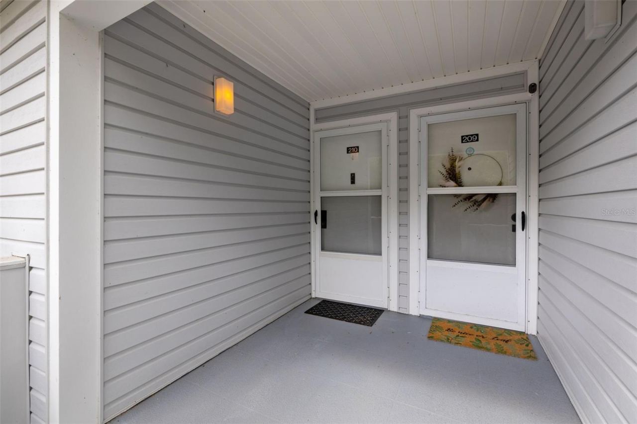 Photo 3 of 210 River Bend Pl #b, Welaka, FL 32193