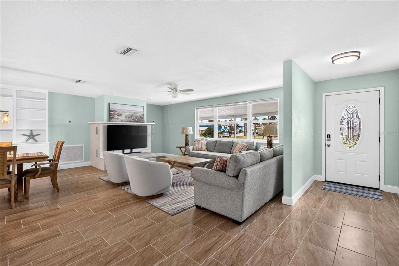 Photo 4 of 341 Plaza Blvd, Daytona Beach, FL 32118