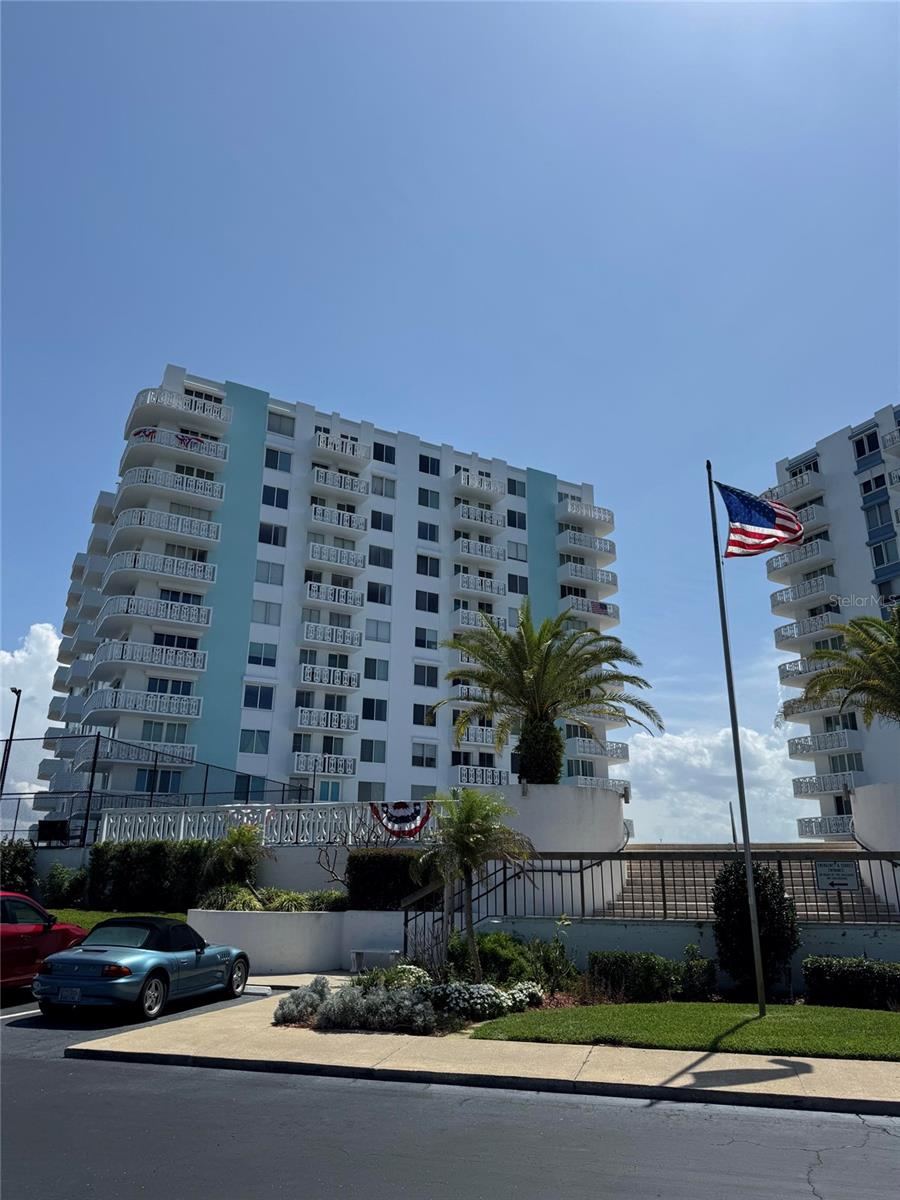 Photo 3 of 925 N Halifax Ave #102, Daytona Beach, FL 32118
