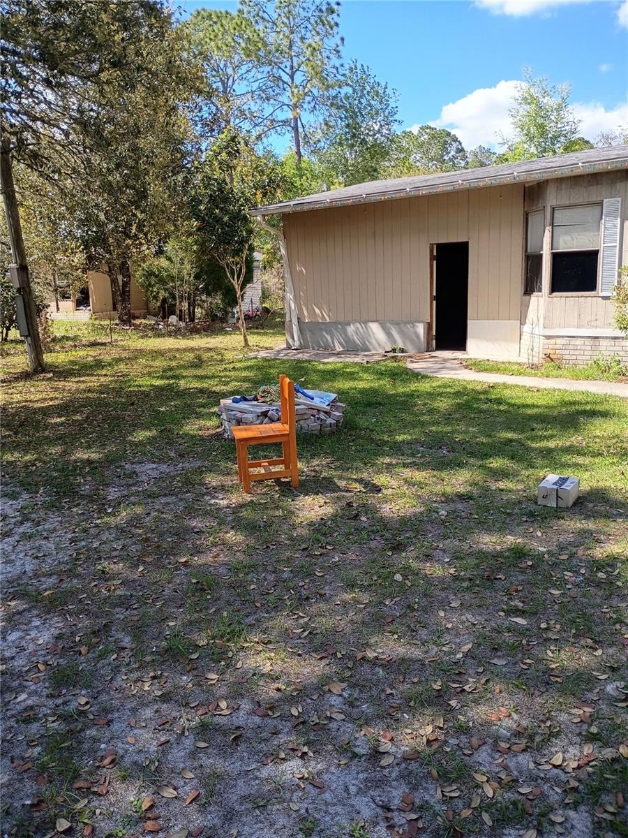 Photo 3 of 112 Thompson Ave, Interlachen, FL 32148