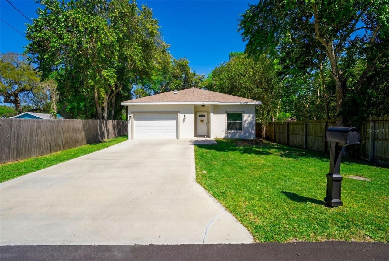 Photo 2 of 637 Holmes Ave, Daytona Beach, FL 32114