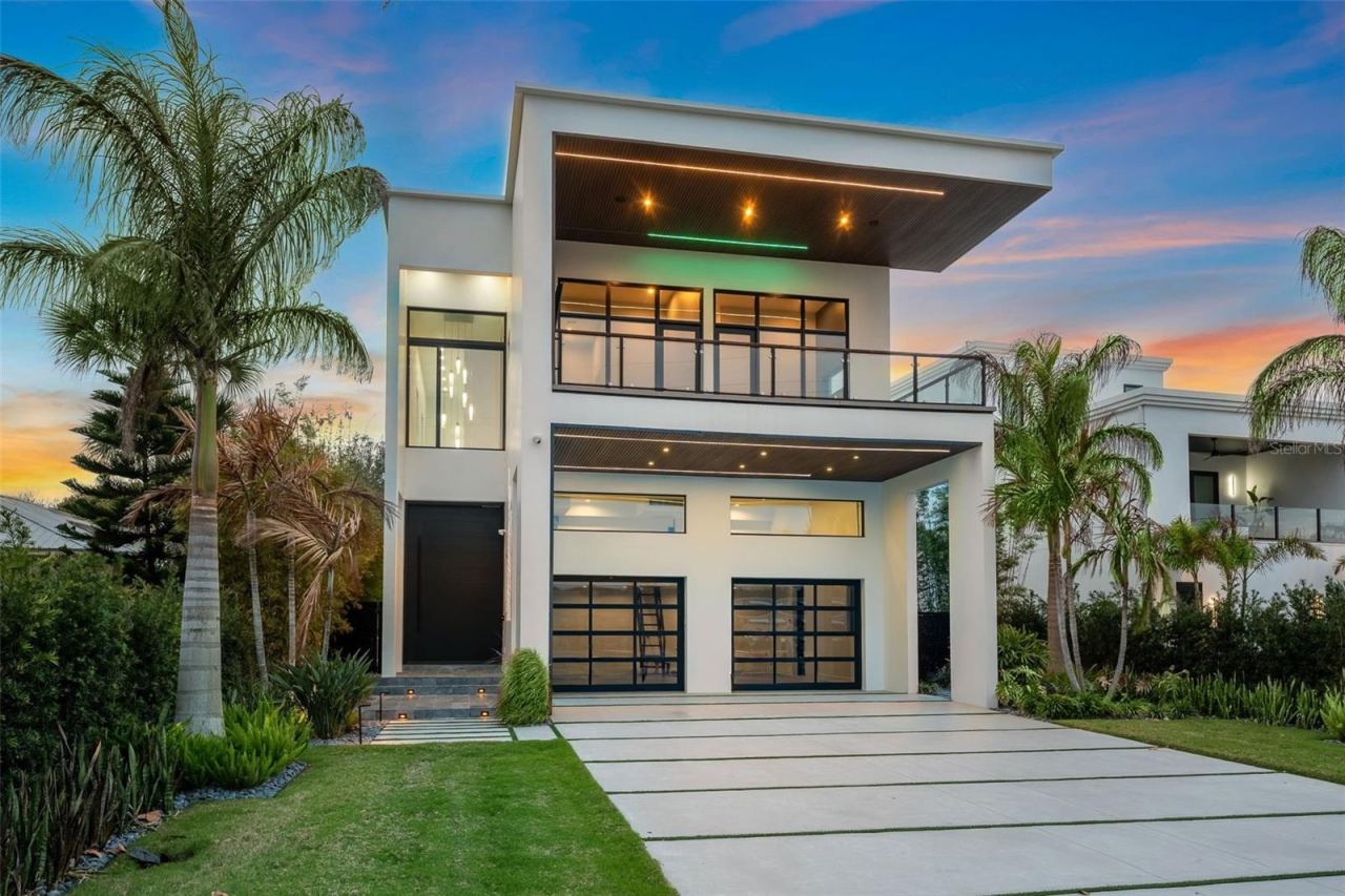 1194 N Peninsula Ave, New Smyrna Beach