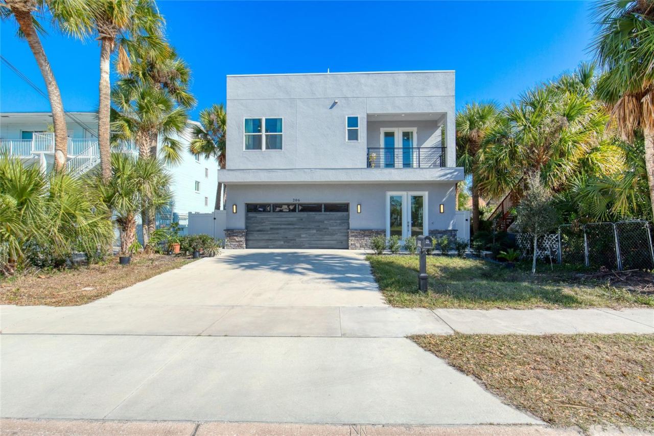 206 N Halifax Ave, Daytona Beach