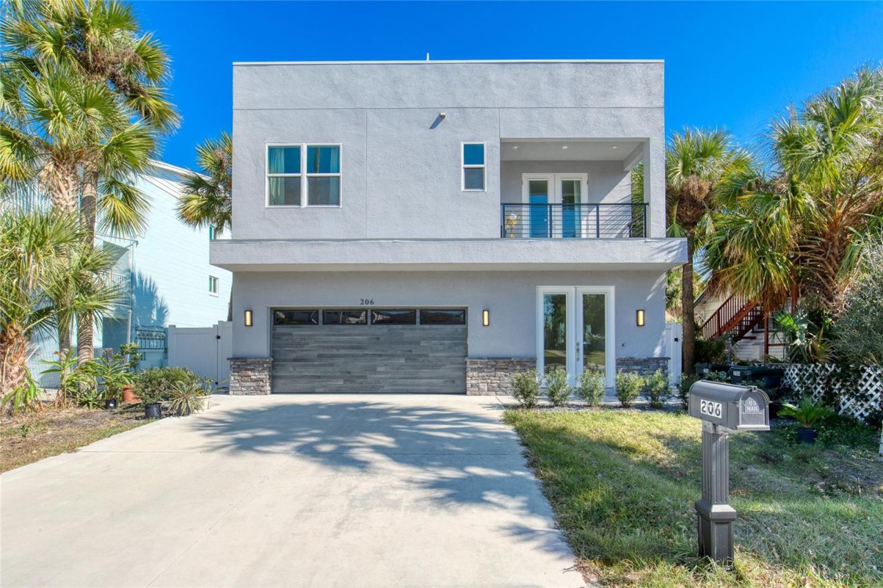 Photo 2 of 206 N Halifax Ave, Daytona Beach, FL 32118