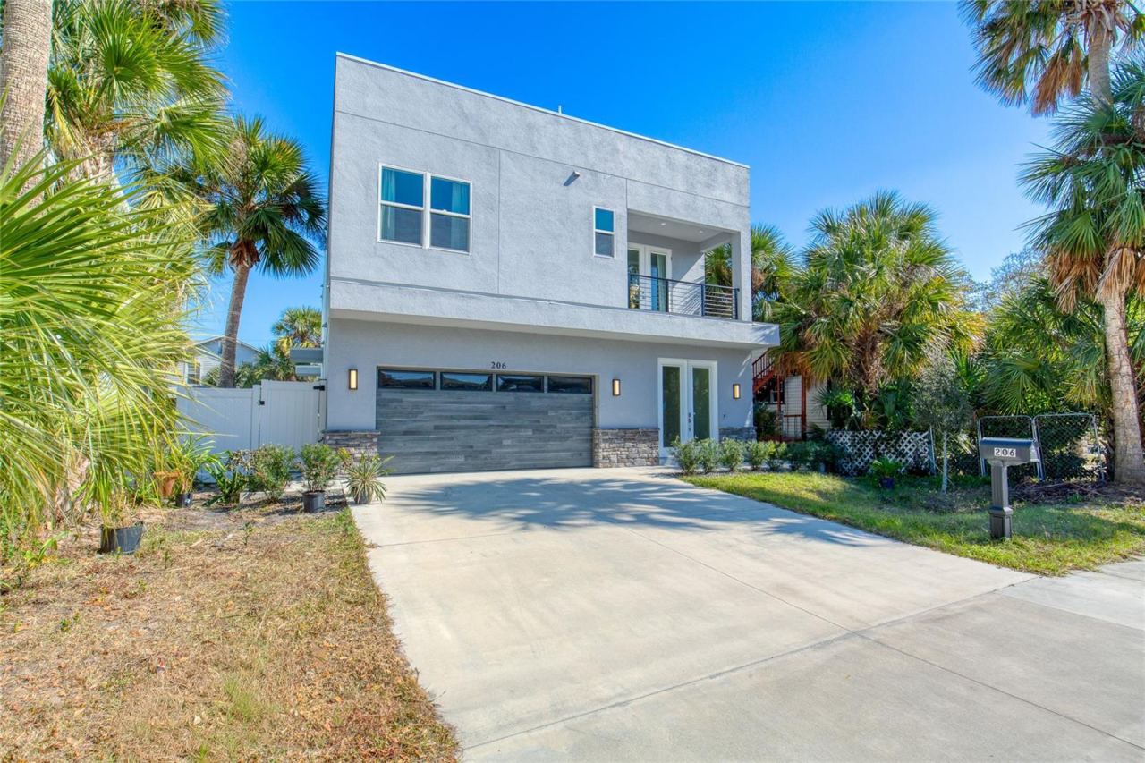 Photo 4 of 206 N Halifax Ave, Daytona Beach, FL 32118
