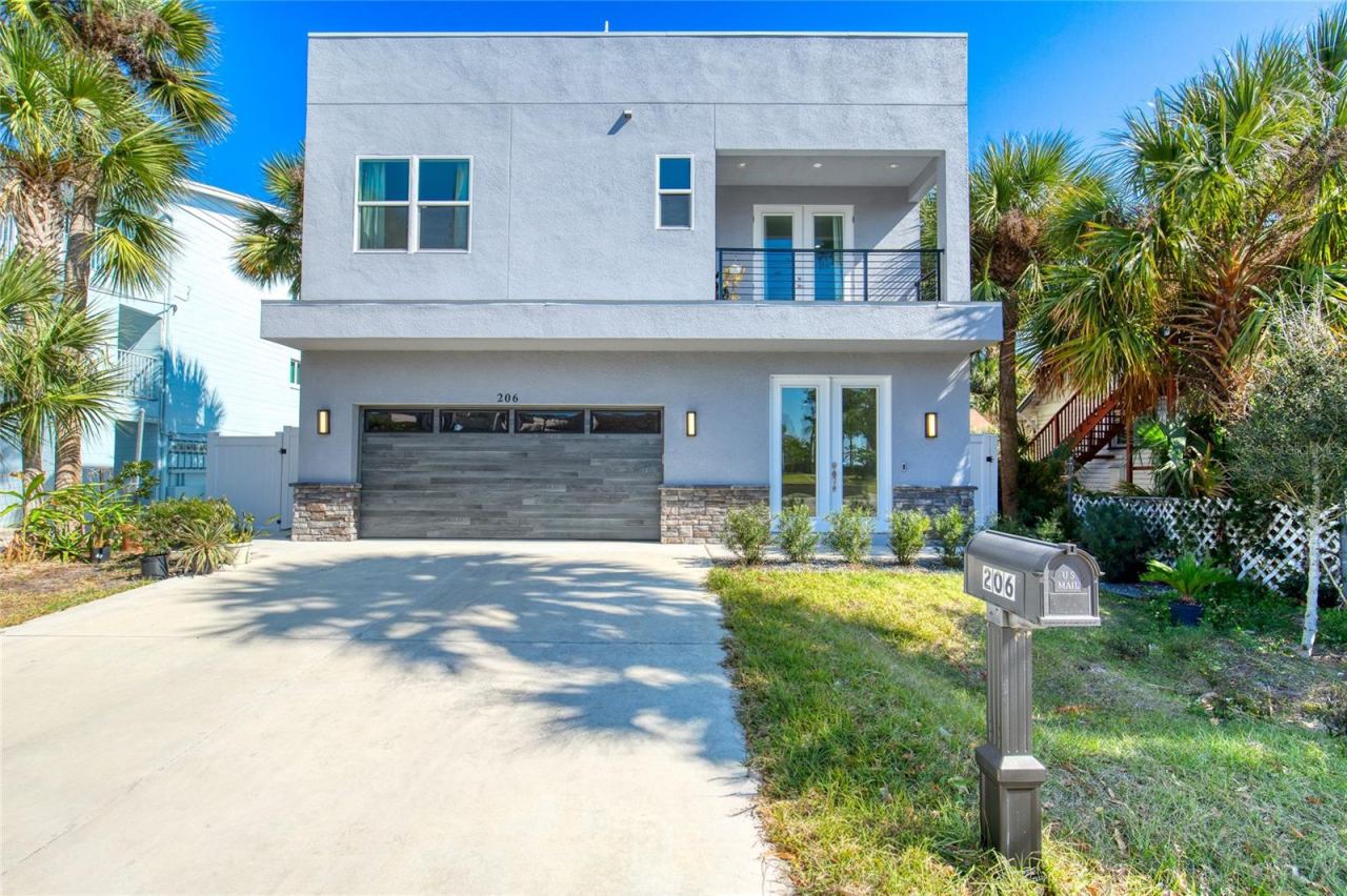Photo 5 of 206 N Halifax Ave, Daytona Beach, FL 32118