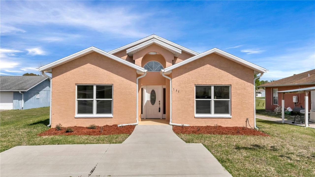 Photo 2 of 707 Hamilton St, New Smyrna Beach, FL 32168
