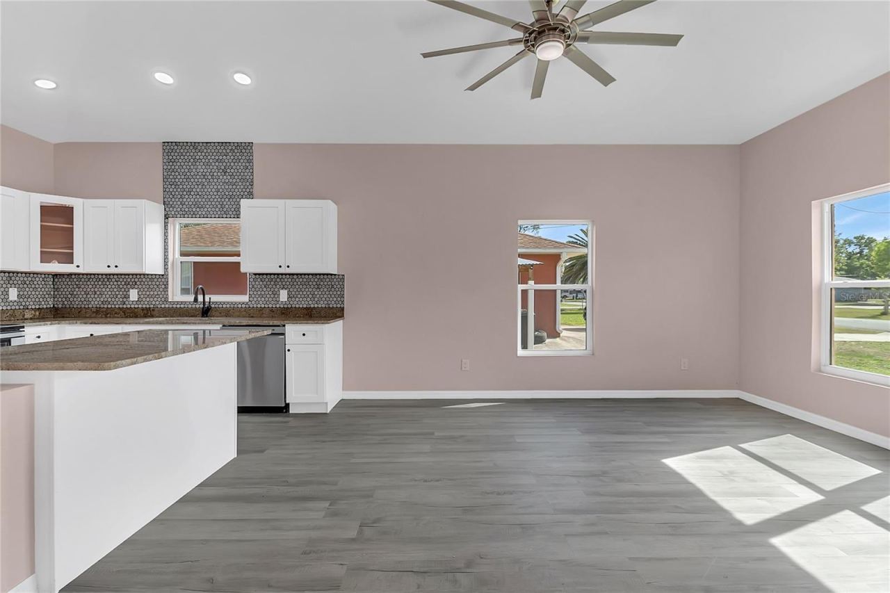 Photo 3 of 707 Hamilton St, New Smyrna Beach, FL 32168