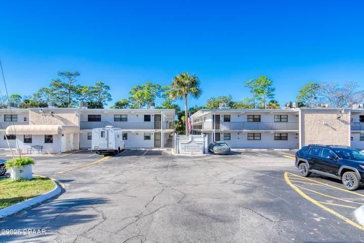 Photo 3 of 1504 Virginia Ave #101, Daytona Beach, FL 32114