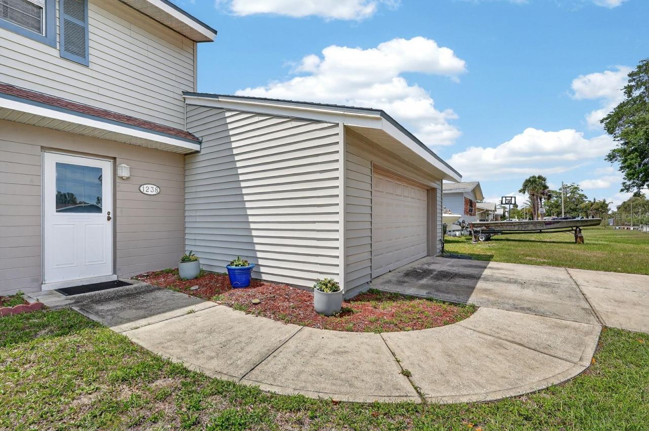 Photo 3 of 1238 Suwanee Rd, Daytona Beach, FL 32114