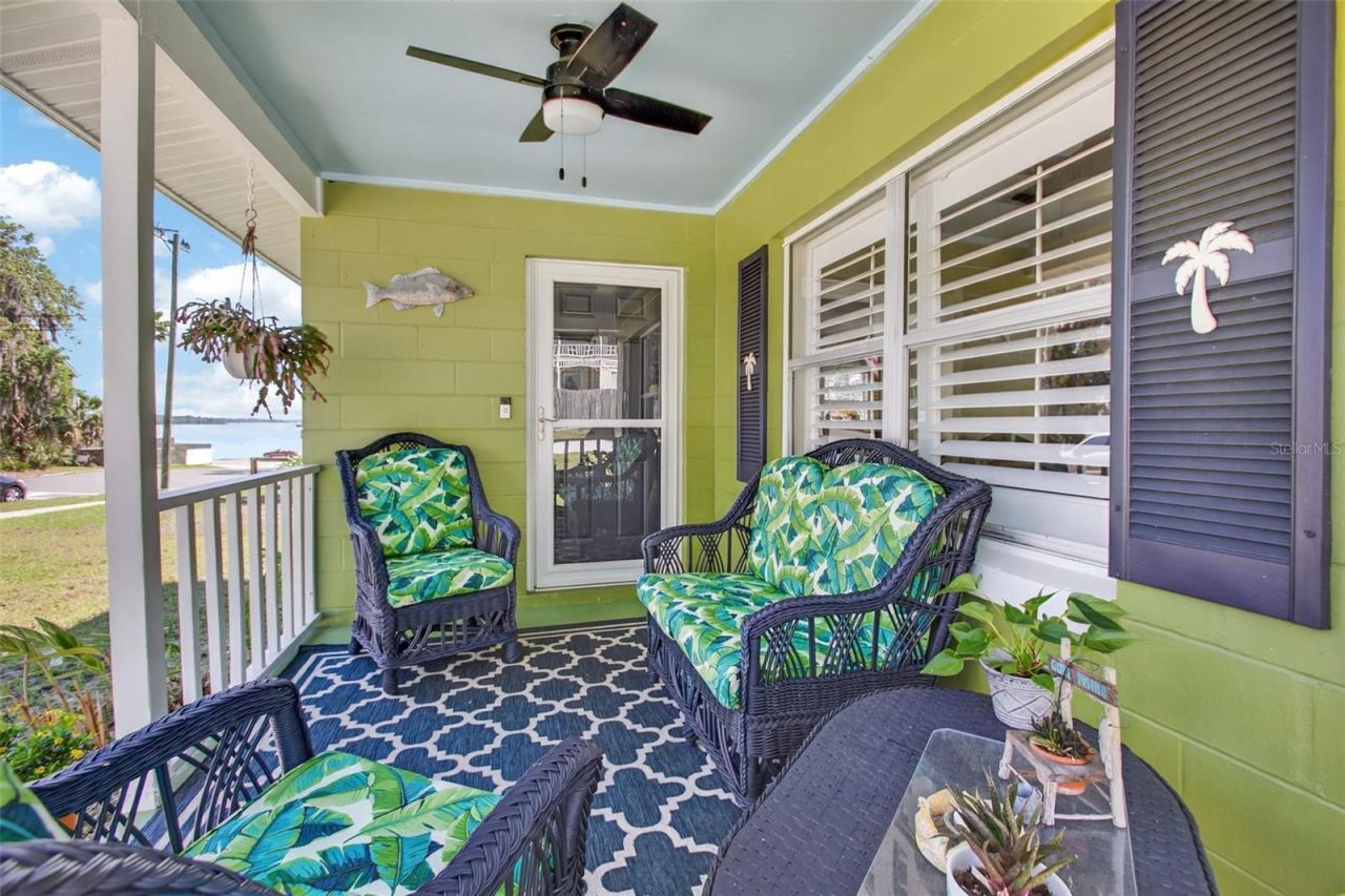 Photo 3 of 105 Central Ave, Crescent City, FL 32112